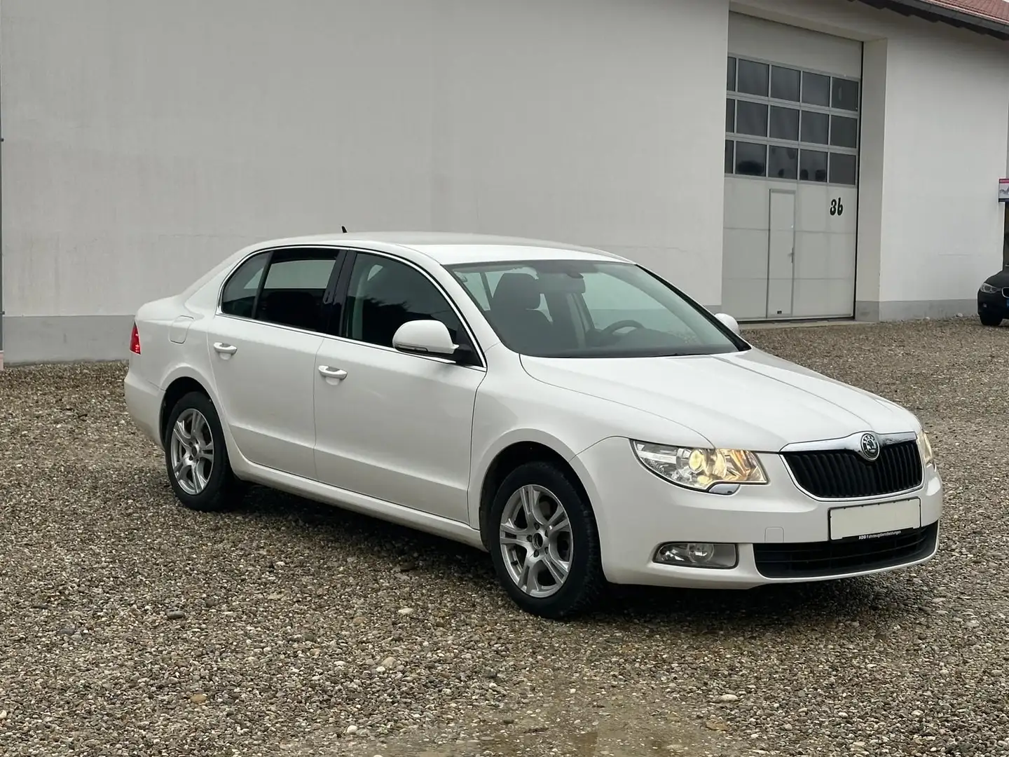 Skoda Superb Comfort 2.0 TDI,AHK,Navi,PDC,Kamera, Weiß - 1