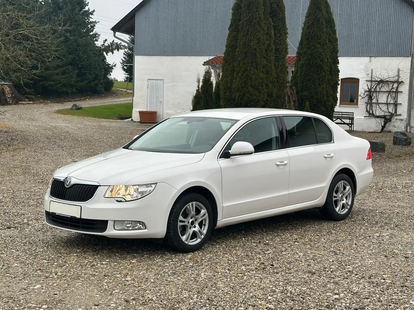 Skoda Superb Comfort 2.0 TDI,AHK,Navi,PDC,Kamera, Weiß - 2
