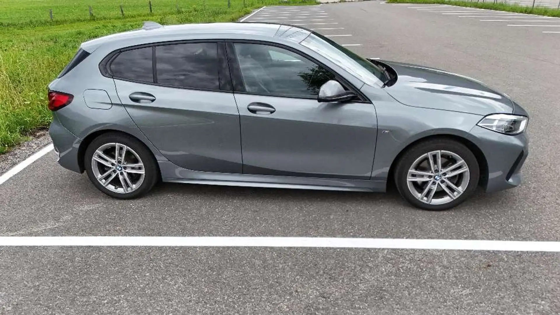 BMW 118 118d Aut. Grau - 2