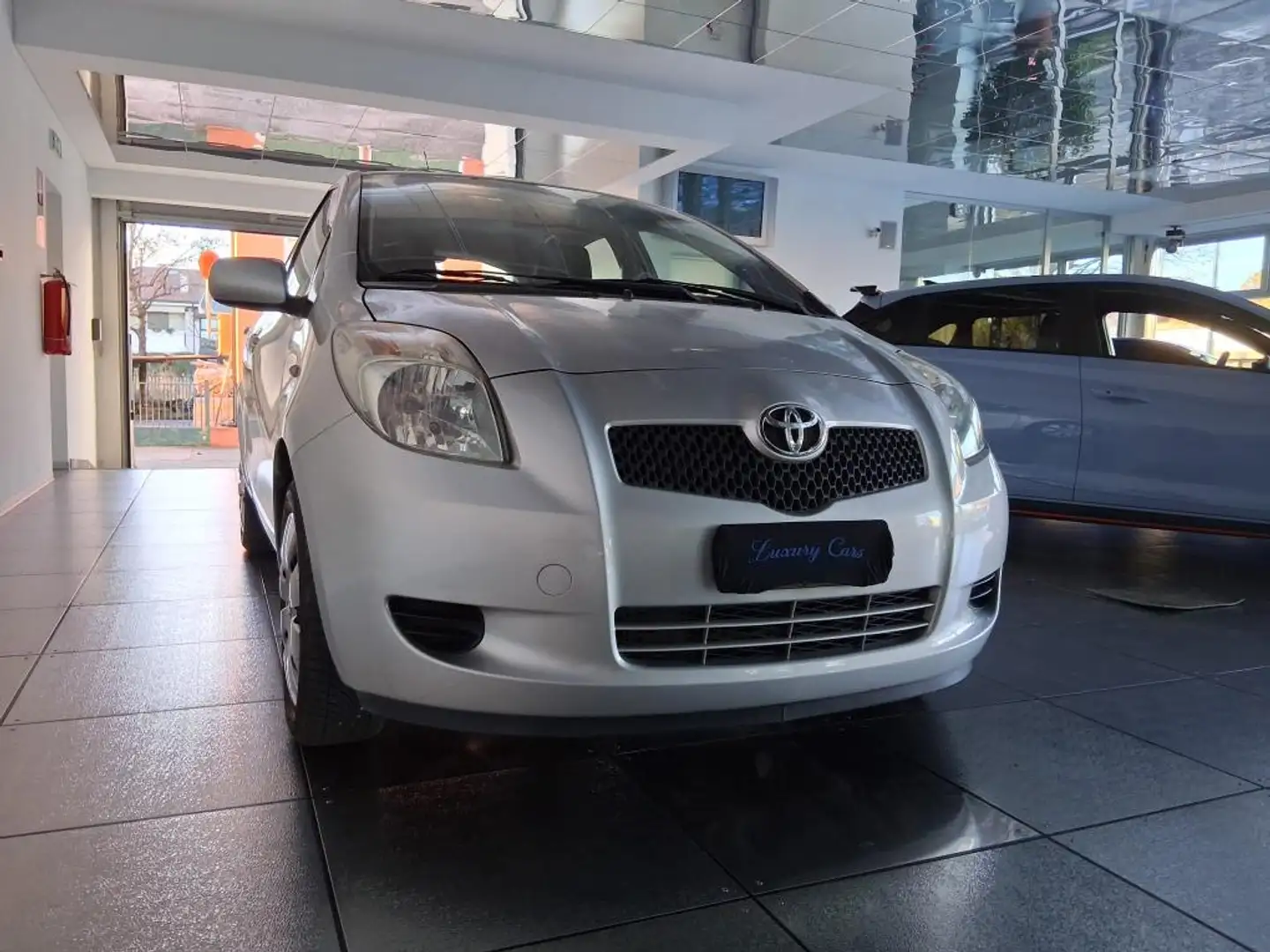 Toyota Yaris 1.0 BENZINA IDONEA NEOPATENTATI Argent - 1