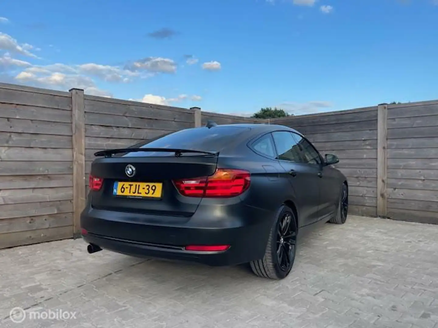 BMW 320 3-serie Gran Turismo 320i xDrive High Executive Schwarz - 2
