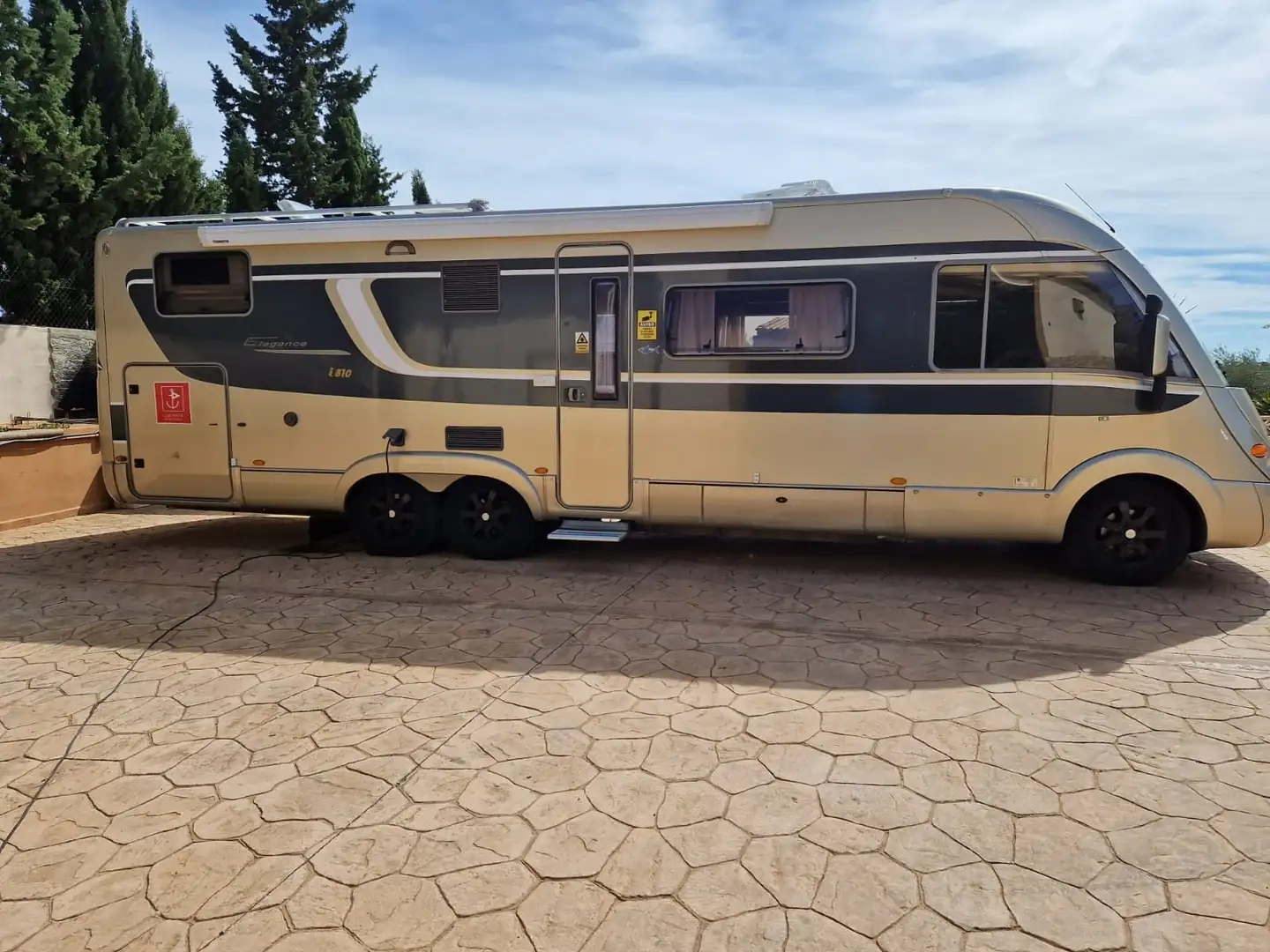 Iveco Bürtsner Elegance i810 Beige - 1