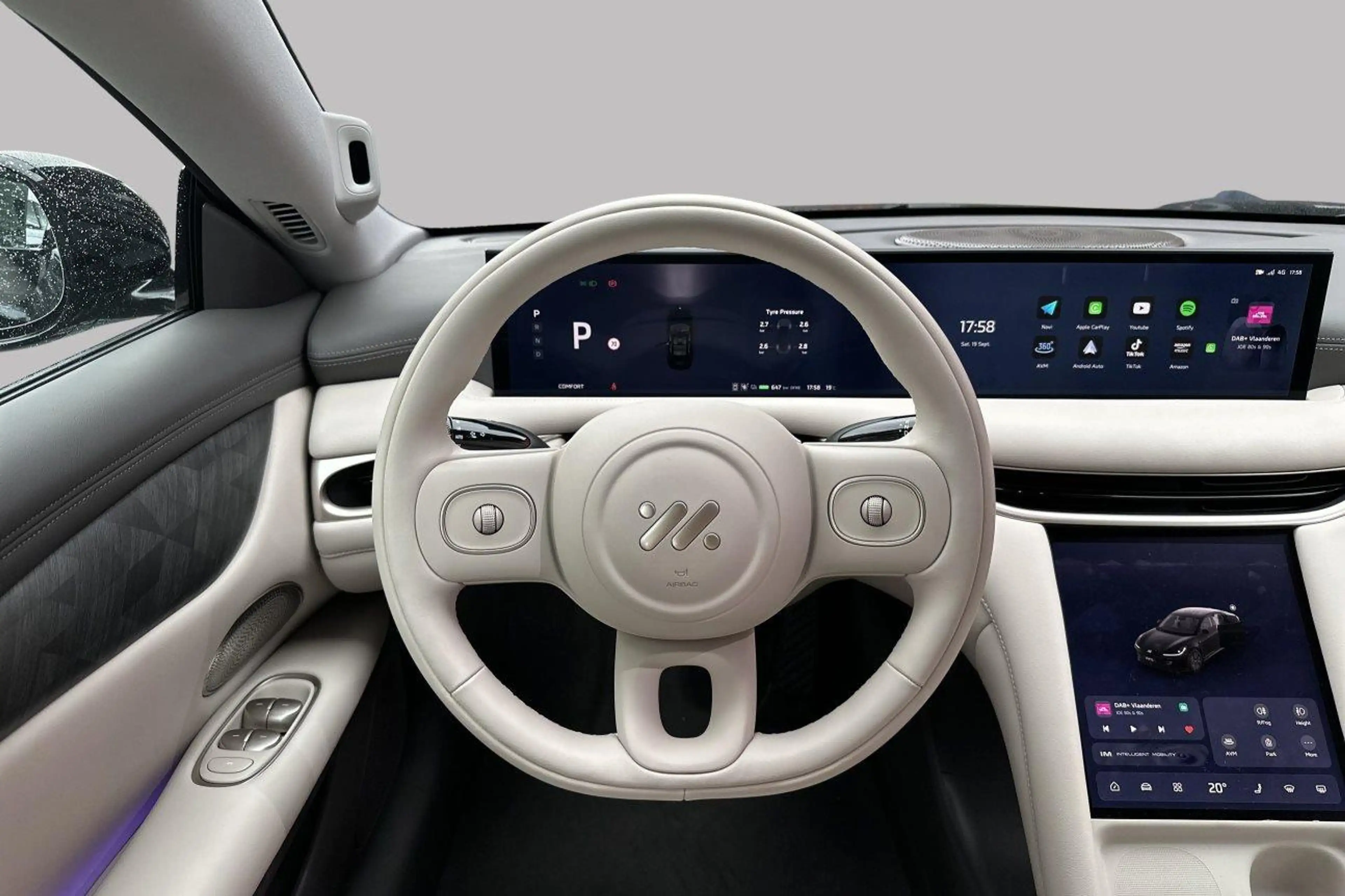 MG IM5 100 kWh LONG RANGE RWD — photo 12