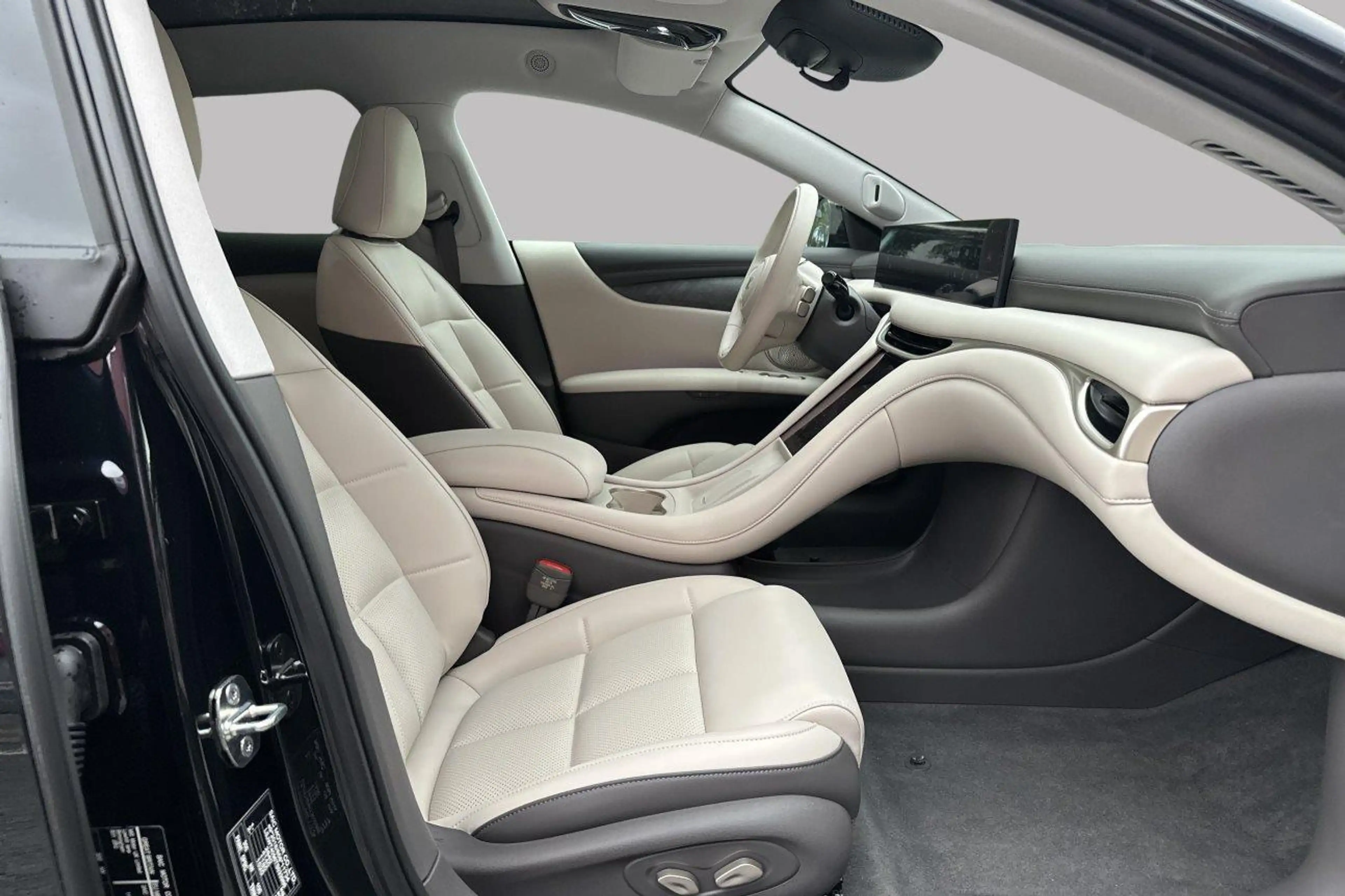 MG IM5 100 kWh LONG RANGE RWD — photo 8