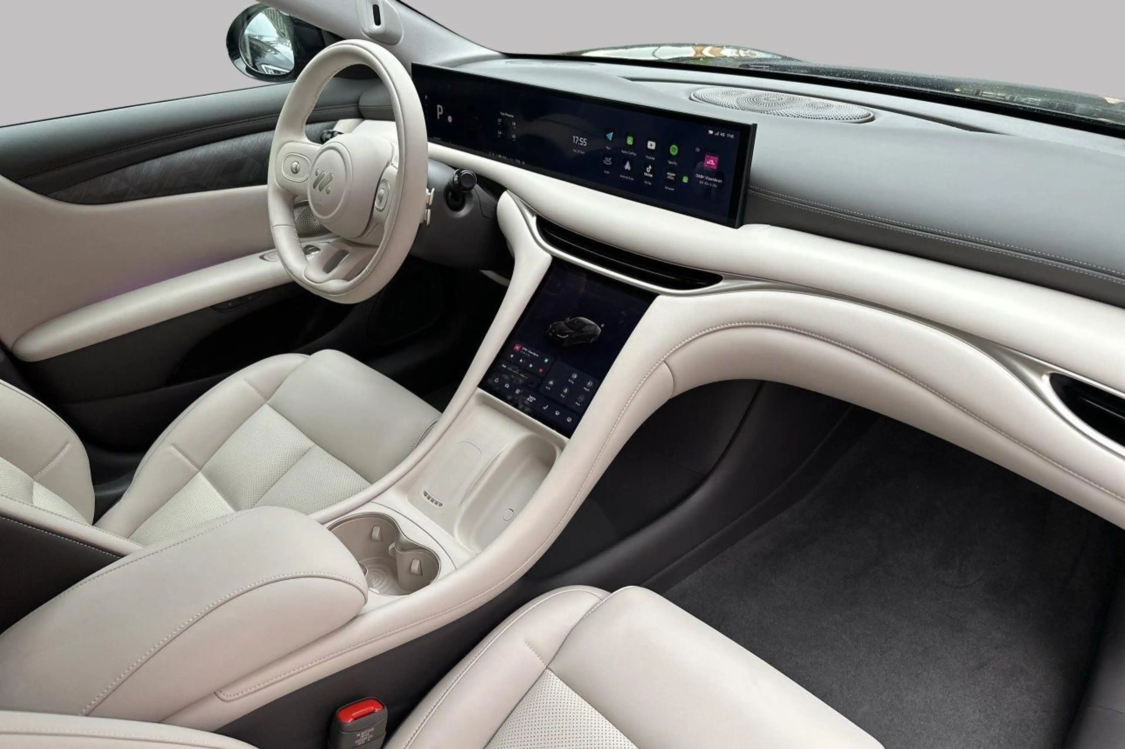 MG IM5 100 kWh LONG RANGE RWD — photo 2