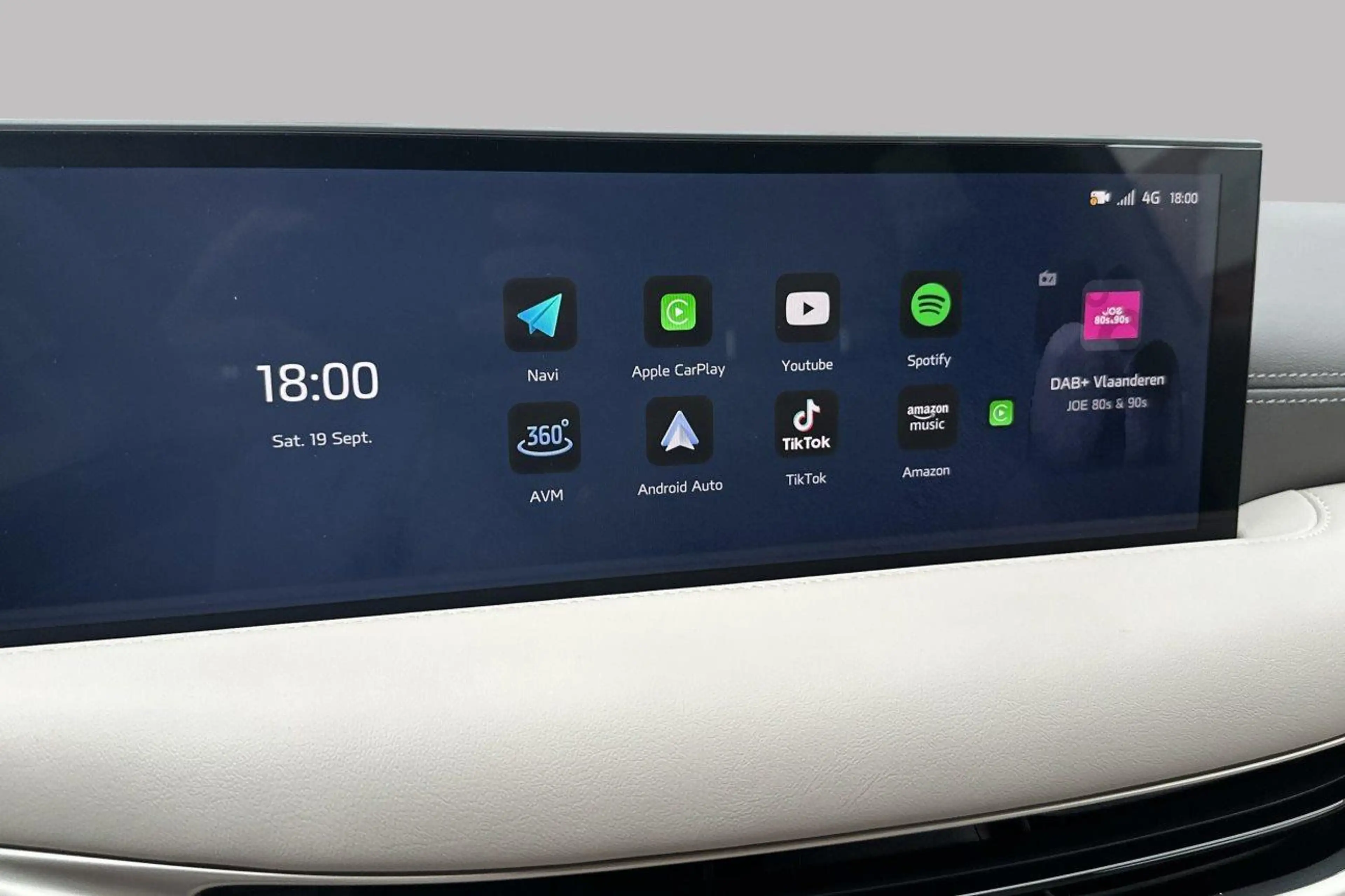 MG IM5 100 kWh LONG RANGE RWD — photo 14