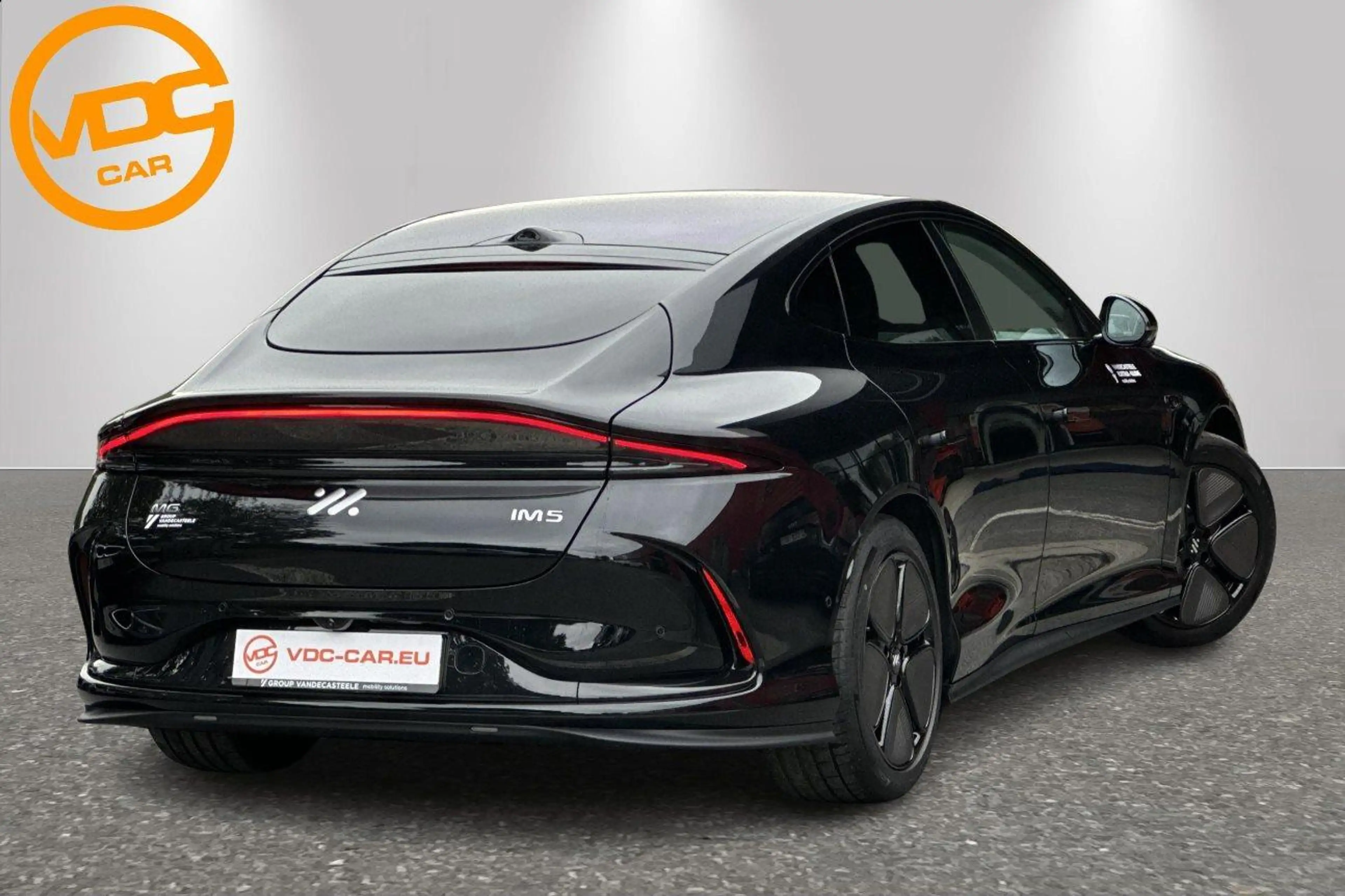 MG IM5 100 kWh LONG RANGE RWD — photo 3