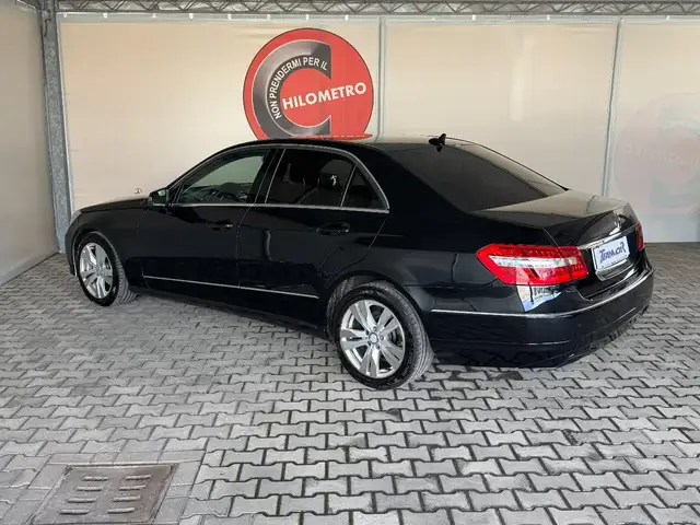 Mercedes-Benz E-Class view 3