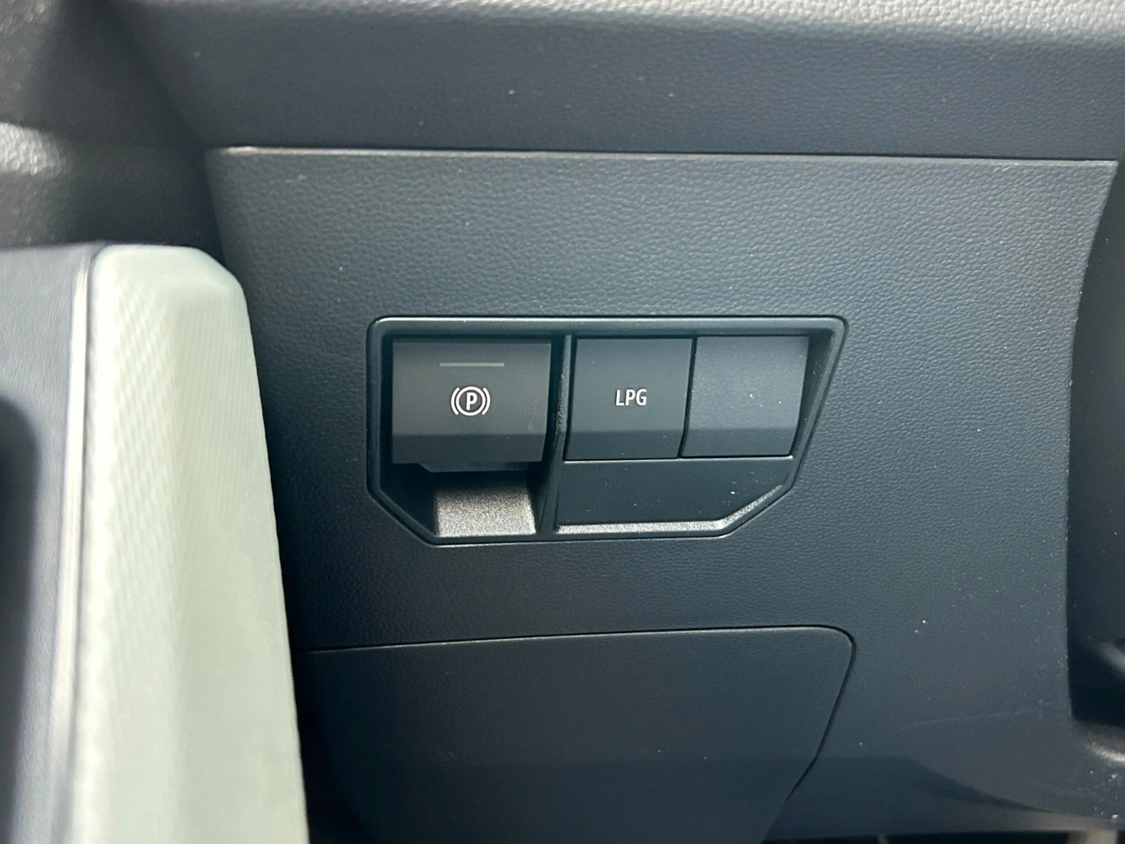 Dacia Duster Extreme hybrid-G 150 4x4 Winter/City — photo 15