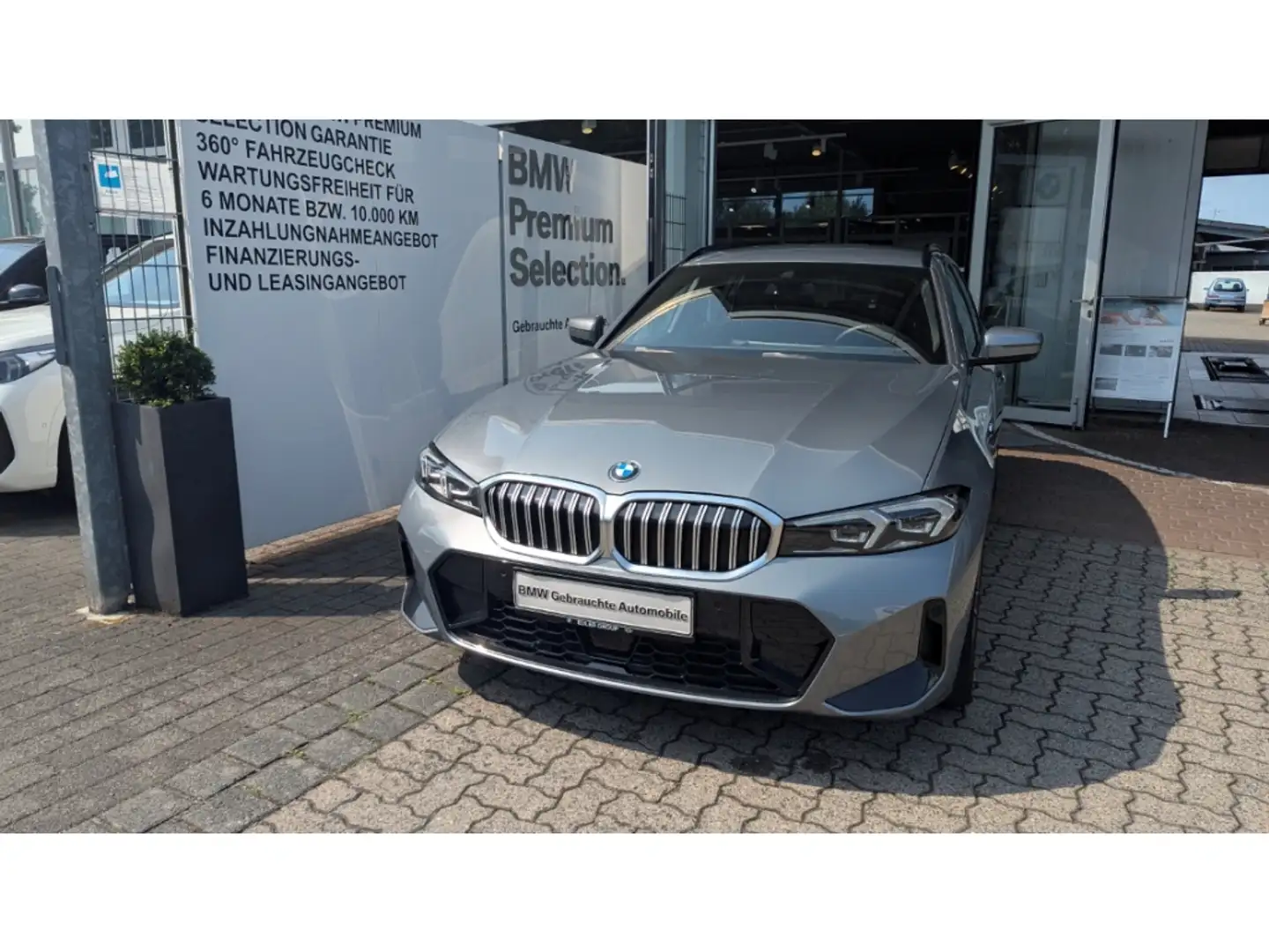 BMW 330 i xDrive Touring M-Sport Navi Soundsystem LED ACC Grau - 2