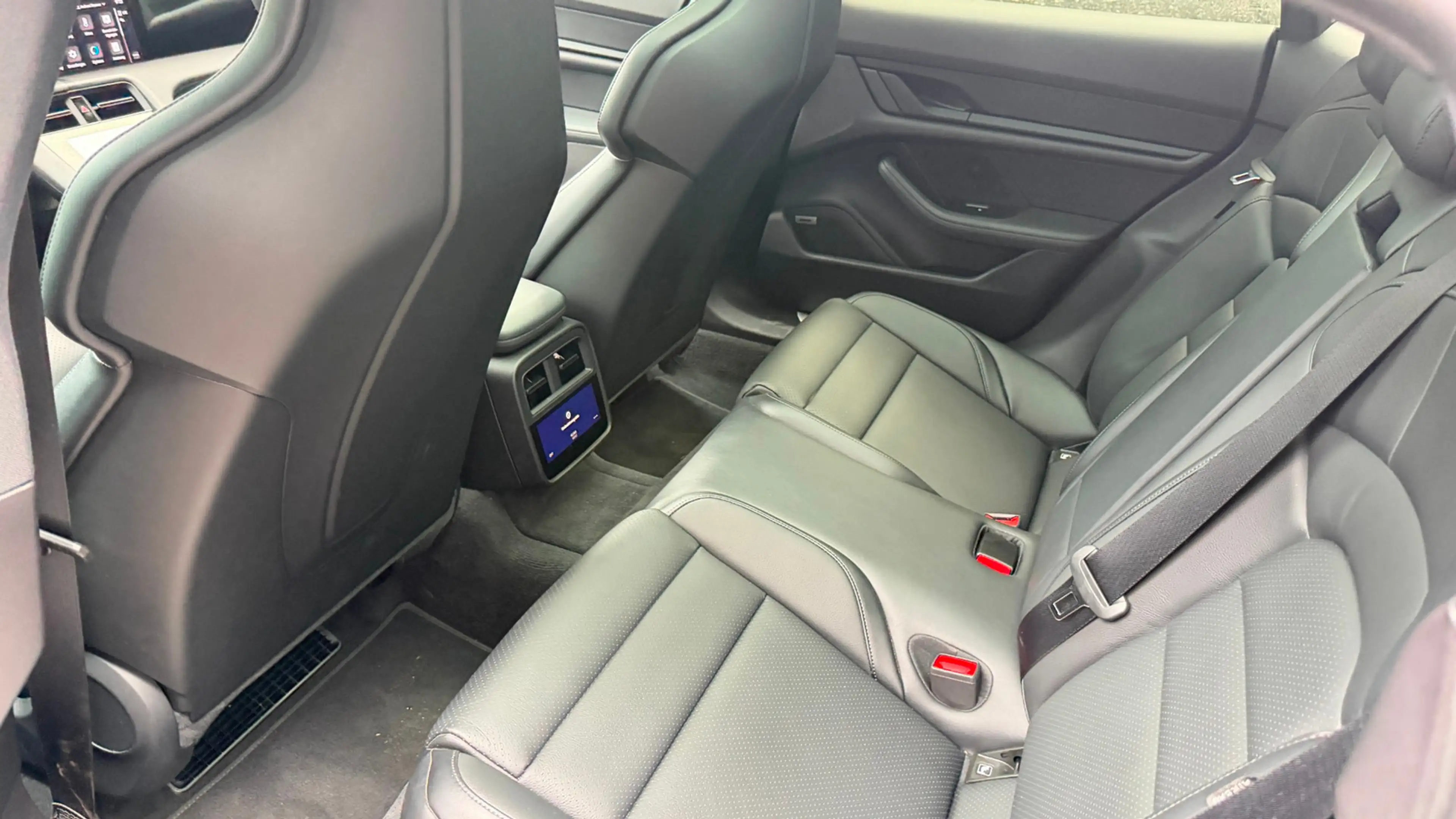 Porsche Taycan 4 S — photo 7