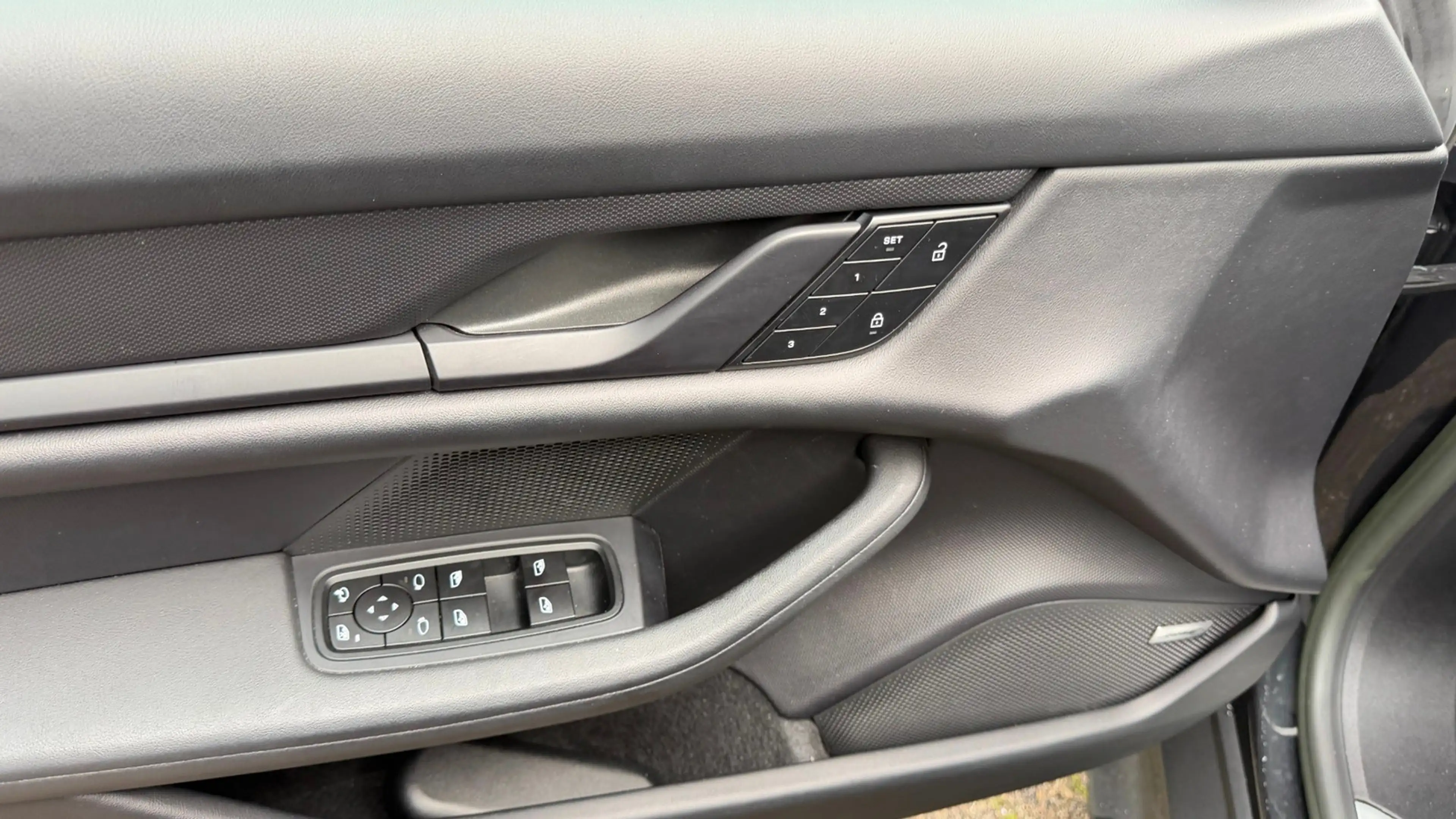 Porsche Taycan 4 S — photo 13