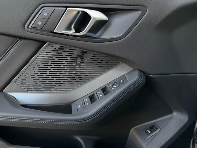 BMW 1 Series view 14