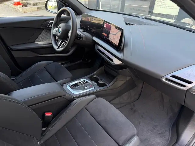 BMW 1 Series view 4