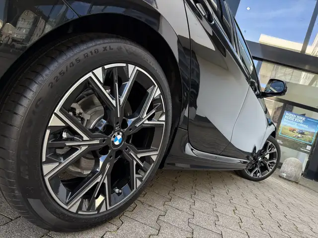 BMW 1 Series view 3