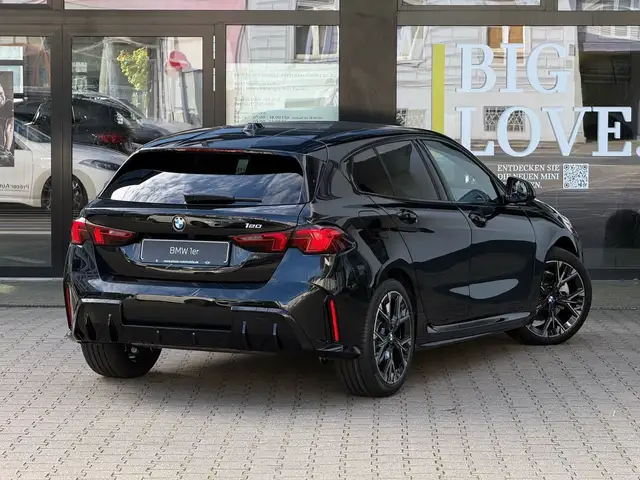 BMW 1 Series view 2