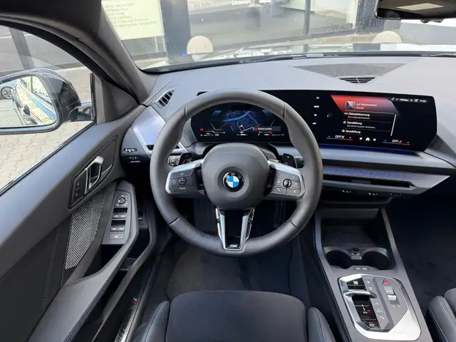 BMW 1 Series view 6