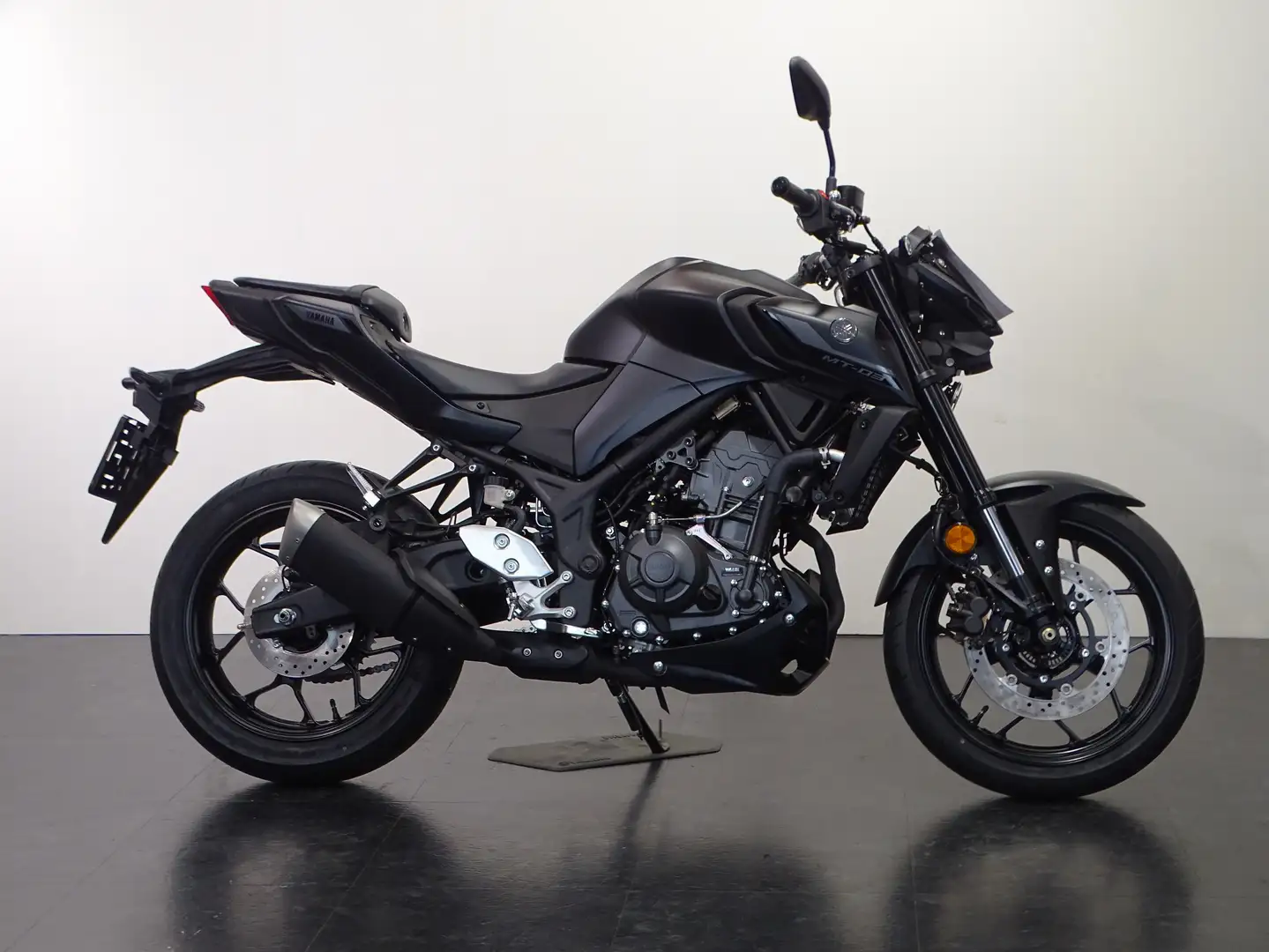Yamaha MT-03 Zwart - 1