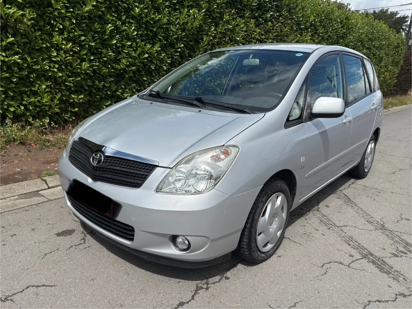 Toyota Corolla Verso 2.0 Turbo D4D Gris - 1
