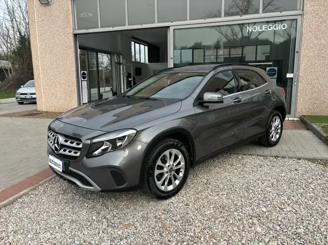 Mercedes-Benz GLA 180 GLA d Business