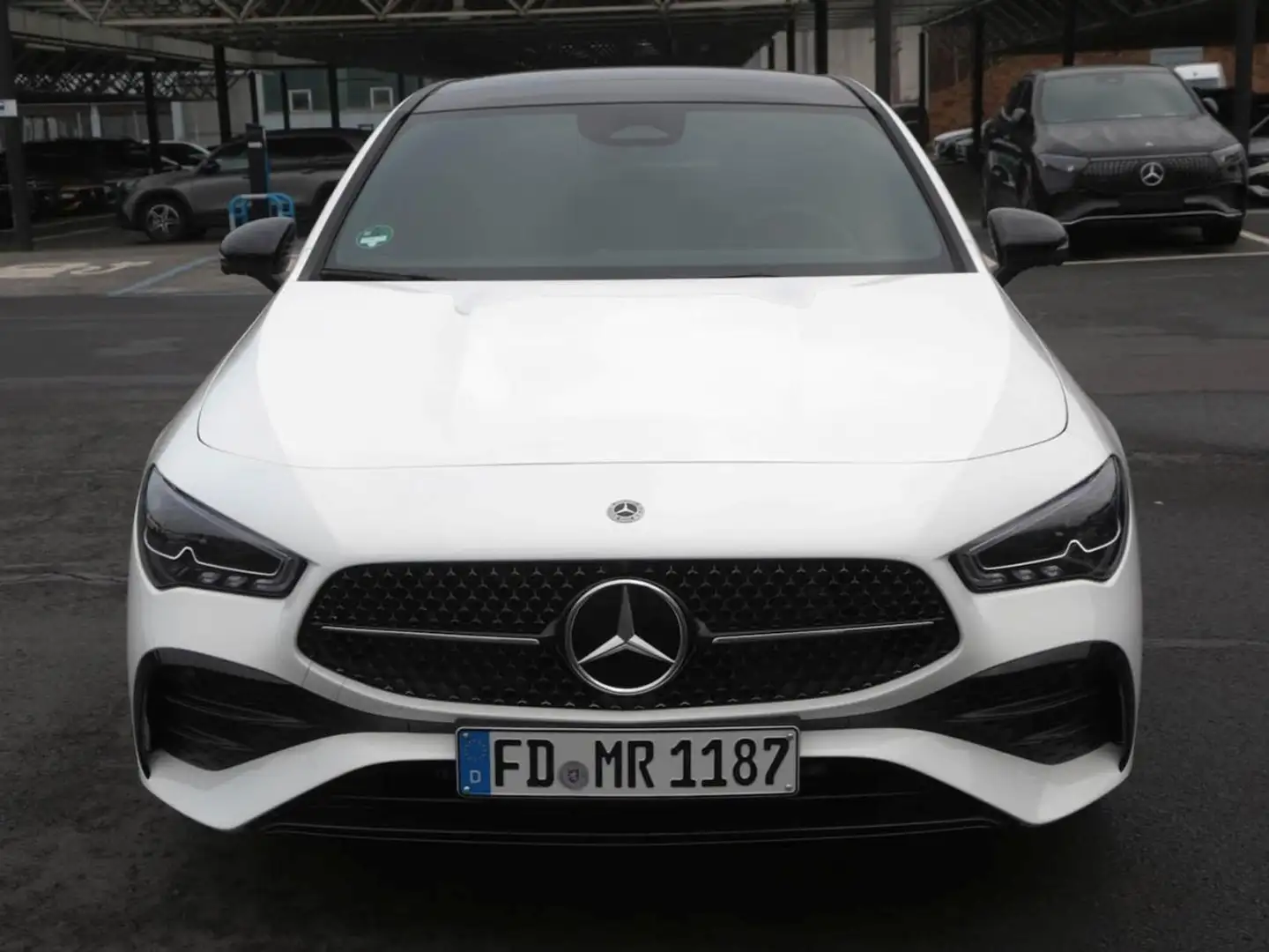 Mercedes-Benz CLA 200 d Coupé AMG Night Panorama Distronic AHK Weiß - 2