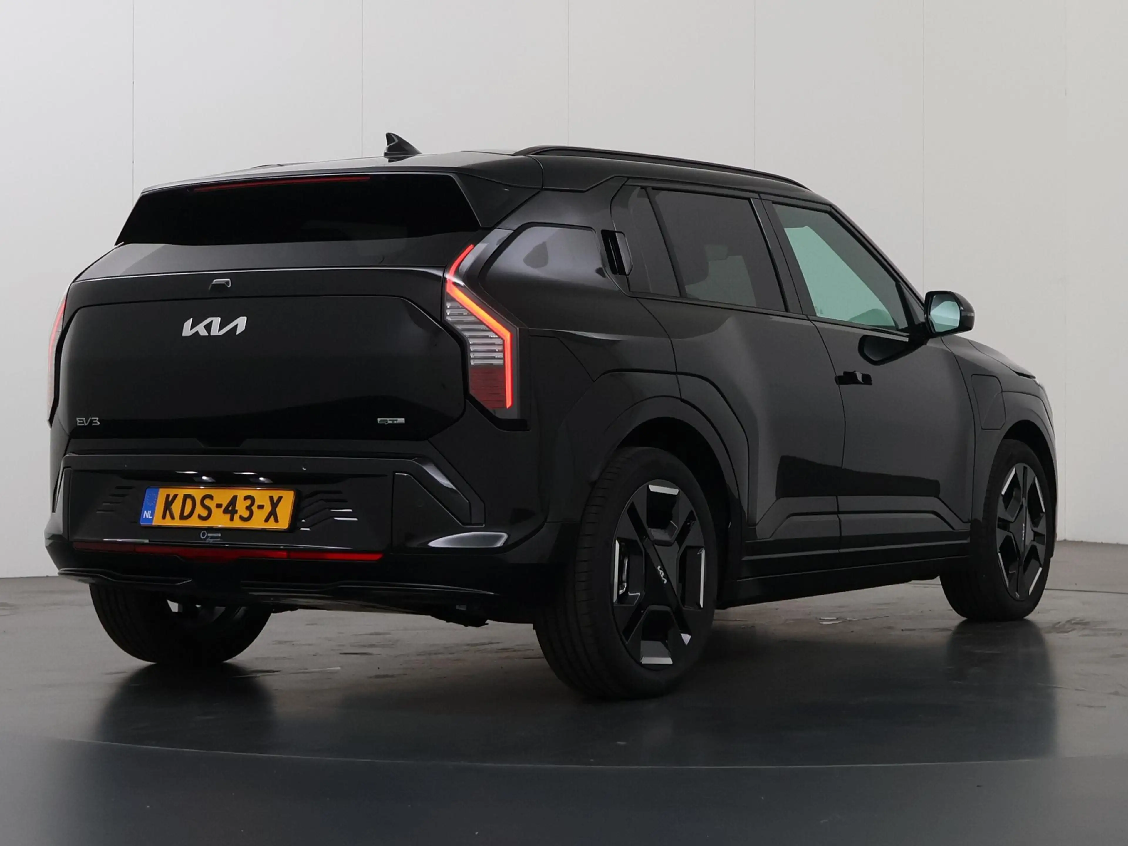 Kia EV3 GT-Line Business Edition 81.4 kWh | 19" lichtmetal — photo 2