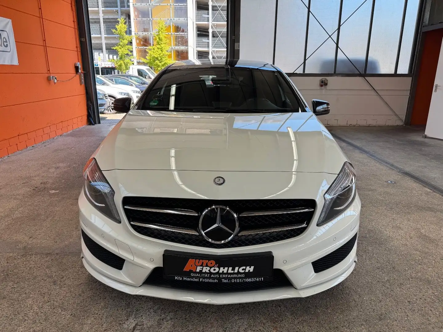 Mercedes-Benz A 200 AMG Line Panorama Xenon Navi Kamera Alcant Wit - 2