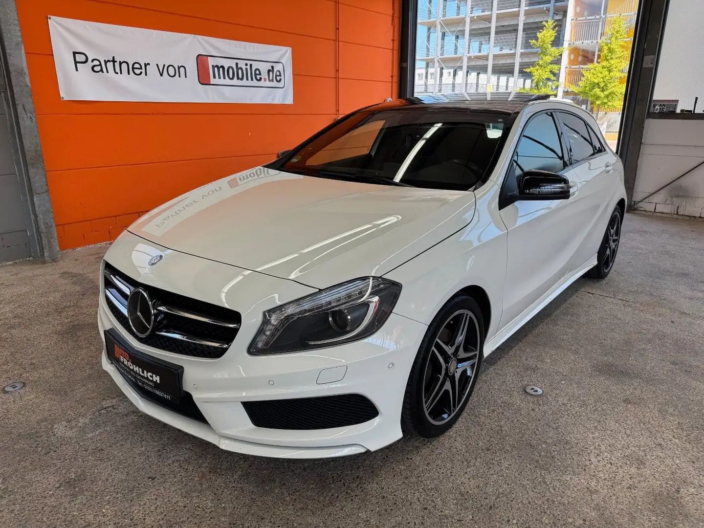 Mercedes-Benz A 200 AMG Line Panorama Xenon Navi Kamera Alcant Wit - 1