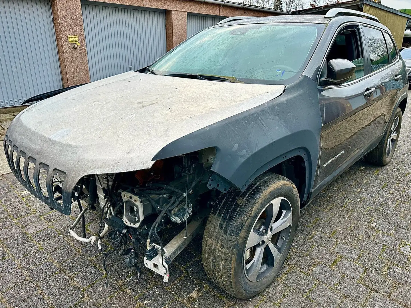 Jeep Cherokee 2.0l T-GDI Active Drive I Limited AT Grau - 1