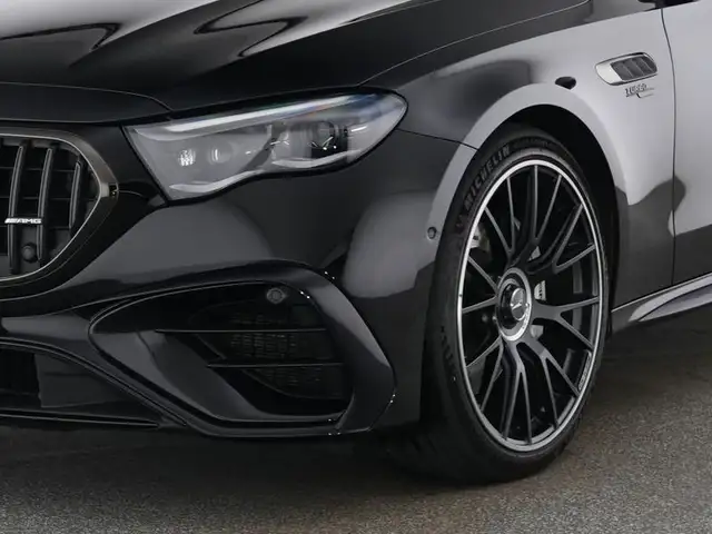 Mercedes-Benz E-Class view 4