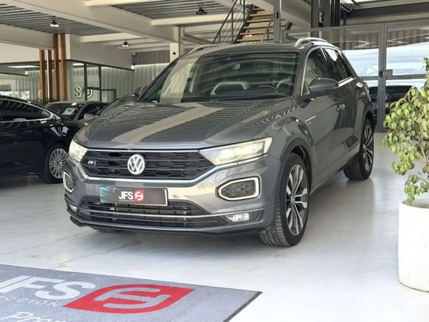 Volkswagen T-Roc 1.5 TSI R-Line 110 kW Gris - 2