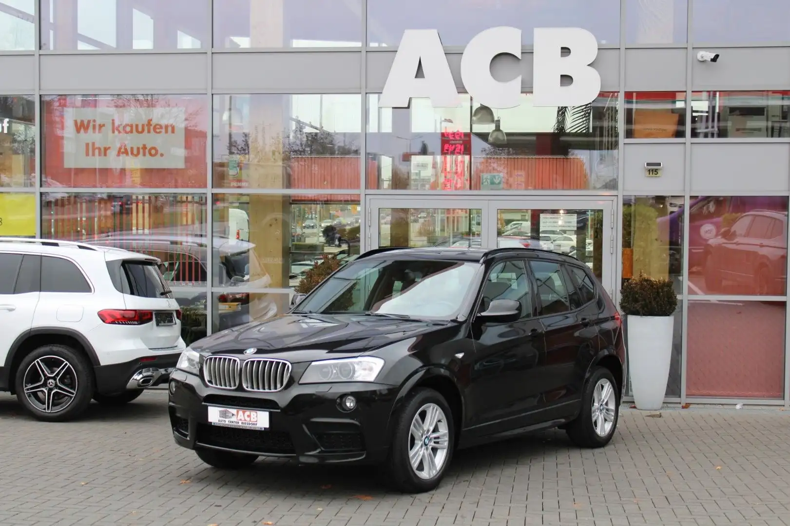 BMW X3 xDrive 35 dA M-Sportpaket Xenon Navi Prof PDC Schwarz - 1