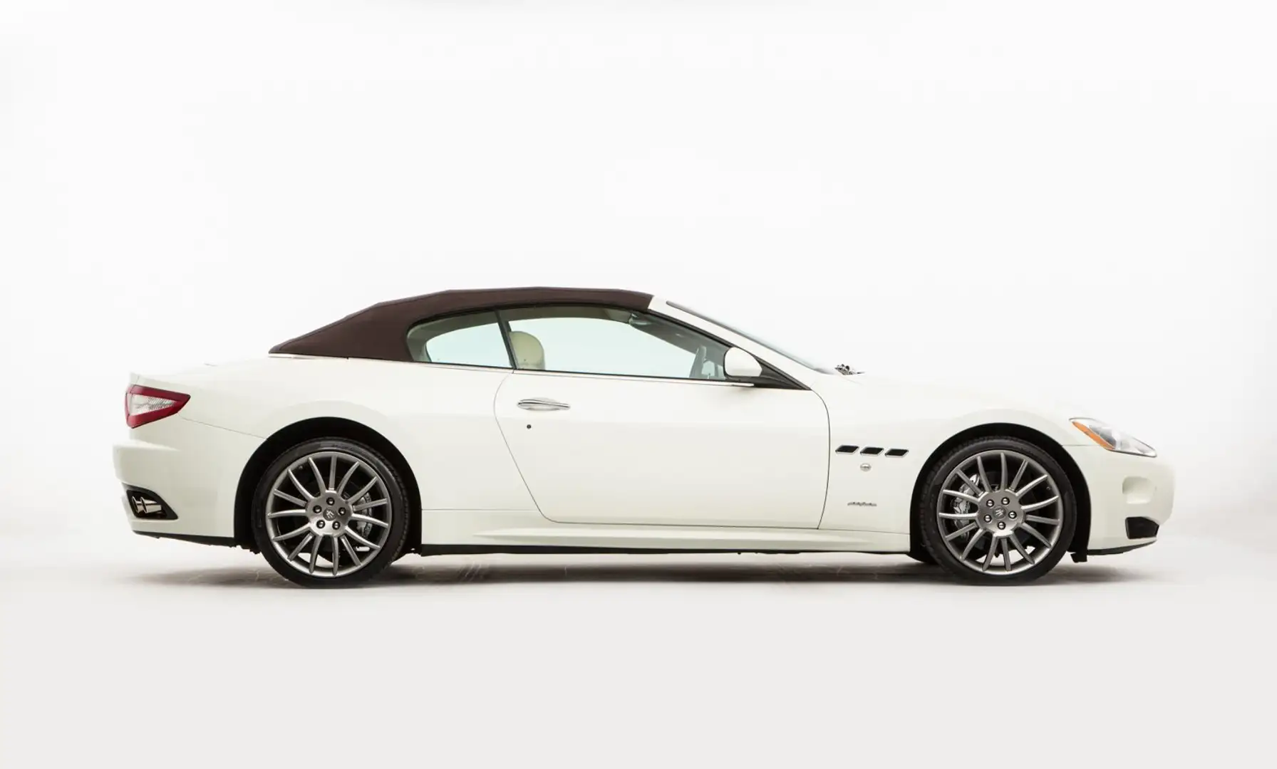 Maserati GranCabrio 4.7 V8 White - 1