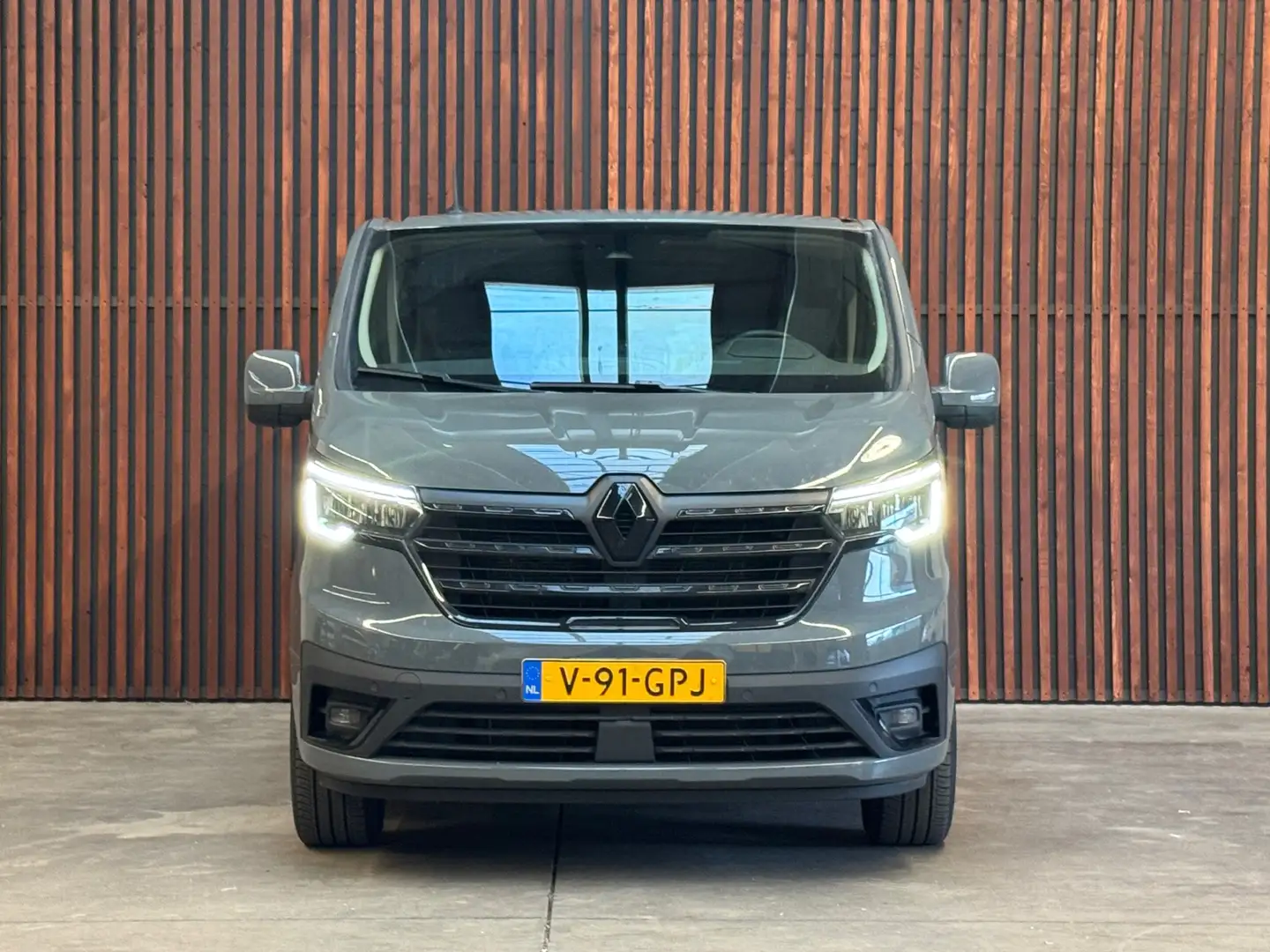 Renault Trafic 2.0 Blue dCi 170pk AUT T30 L2H1 Extra NAVI-CARPLAY Grijs - 2