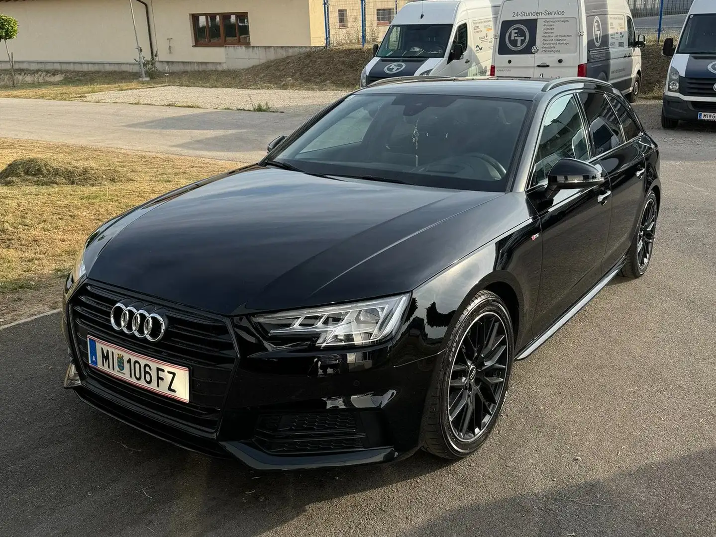 Audi A4 Avant 2,0 TDI Design S-tronic Schwarz - 1
