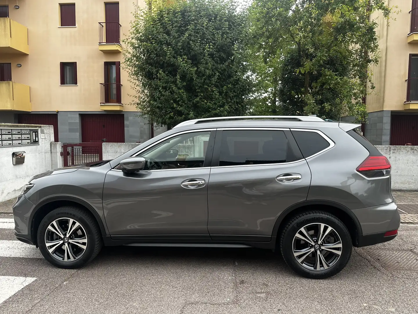 Nissan X-Trail 2.0 dci N-Connecta 2wd xtronic - 1
