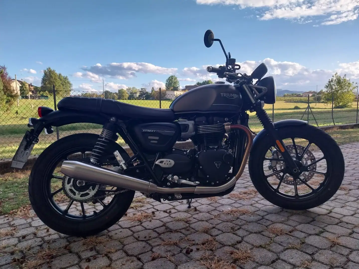 Triumph Street Twin Classic Verde - 1