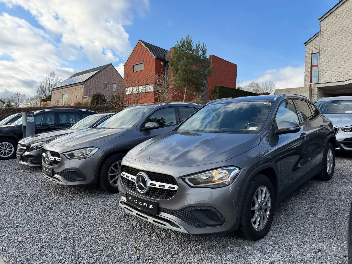 Mercedes-Benz GLA 180 2.0d Camera Carplay GPS Carnet Airco GARANTIE 1 AN Gris - 1