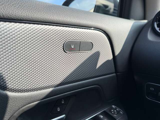 Mercedes-Benz GLA 180 2020 — vignette 11