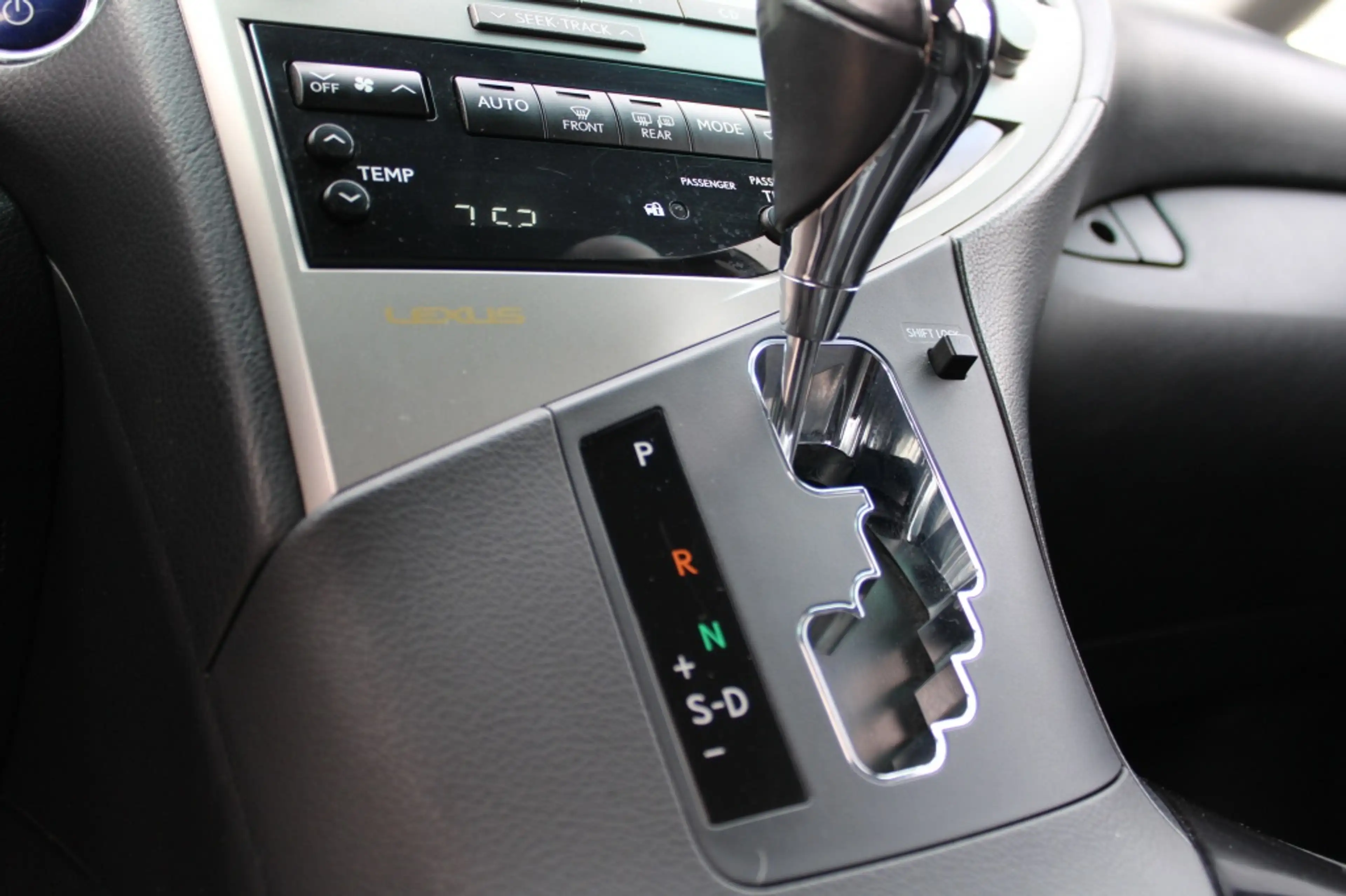 Lexus RX 450h 2WD Preference — photo 24