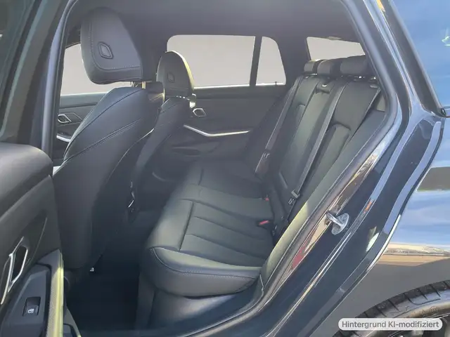 BMW 3 Series view 11