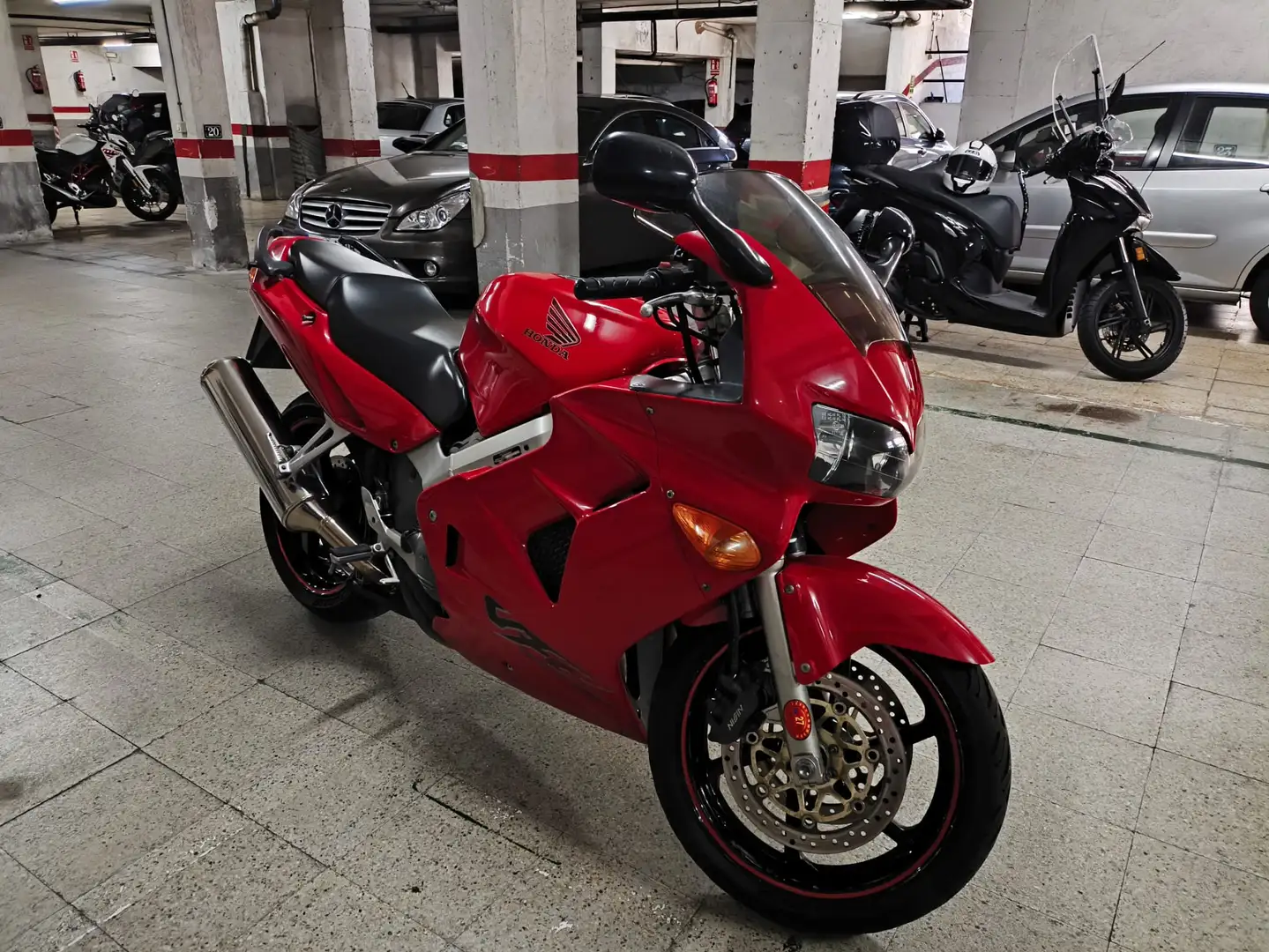 Honda VFR 800 RC46 Rojo - 1