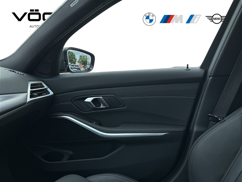 BMW 330 i xDrive Touring M Sportpaket Head-Up Innovationsp — photo 11