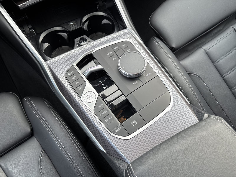 BMW 330 i xDrive Touring M Sportpaket Head-Up Innovationsp — photo 10