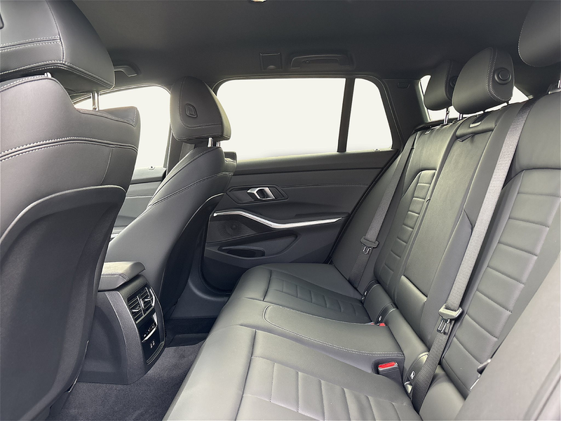 BMW 330 i xDrive Touring M Sportpaket Head-Up Innovationsp — photo 9