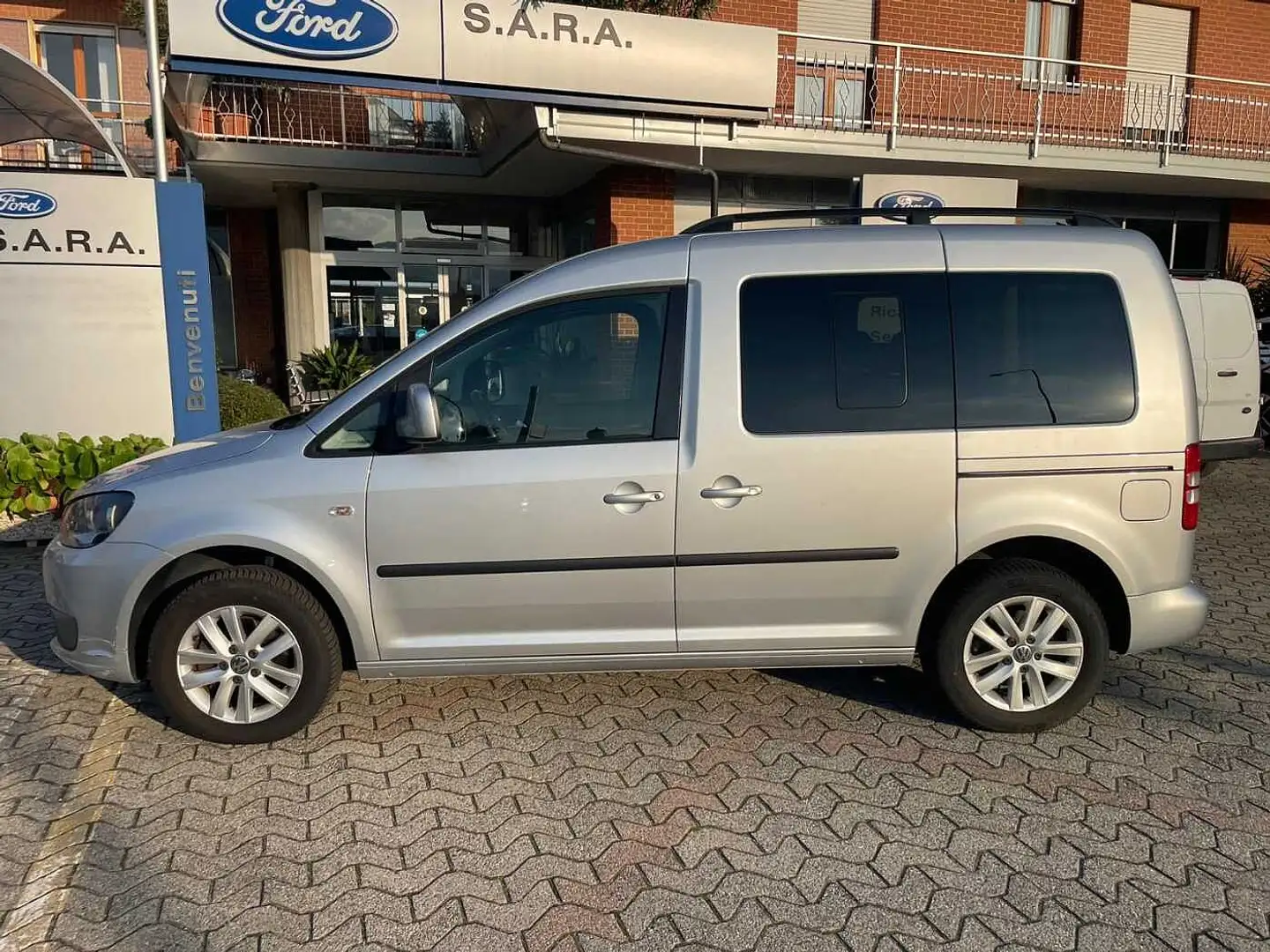 Volkswagen Caddy 3ªs. Tour. 2ª 1.6 TDI 102 CV 5p. Comfortline Argent - 2