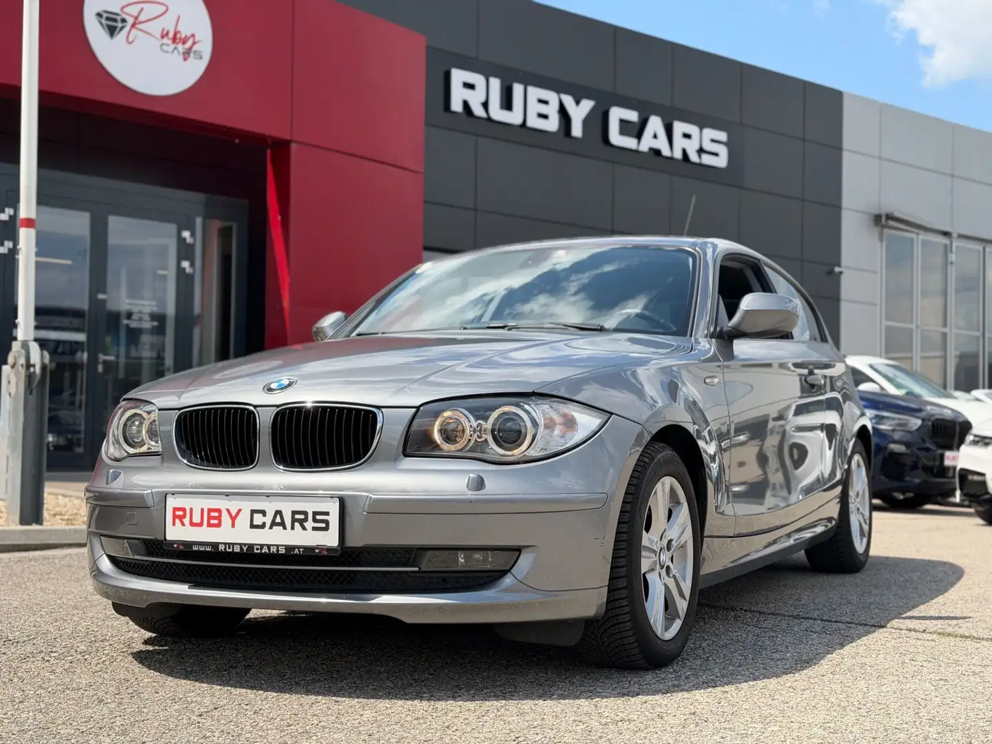 BMW 118 1er-Reihe 118d Aut. NAVI/PDC/SHZ Silber - 1