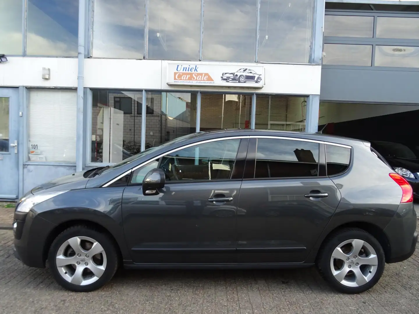 Peugeot 3008 1.6 THP ST Grau - 2