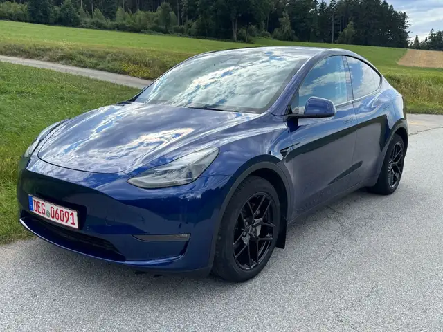 Tesla Model Y Long Range Dual AWD 1HAND GUTER ZUSTAND