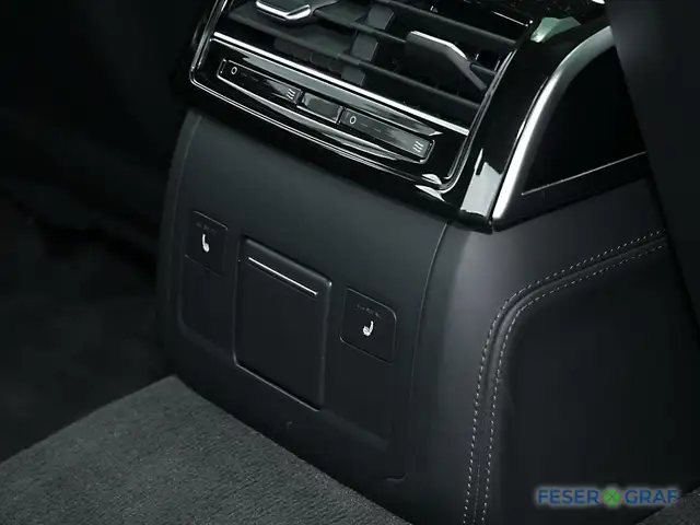 Audi A8 view 7